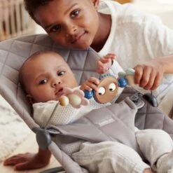 BabyBjörn Speelboog Googly Eyes Pastels -Babyreisuitrusting babybj rn speelboog googly eyes pastels 2